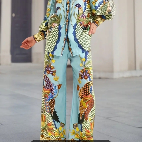 Beautiful 2 piece pantset in a blue peacock print with border trim.size XL - Picture 5 of 6